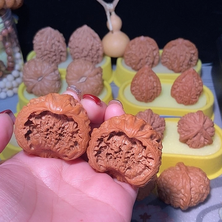 文玩核桃吊坠聚宝盆