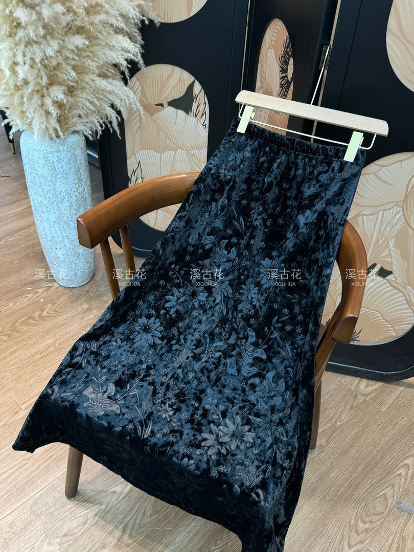 【暖冬裙】刻花加绒加厚显瘦丝绒半身裙时尚百搭中长款气质松紧腰