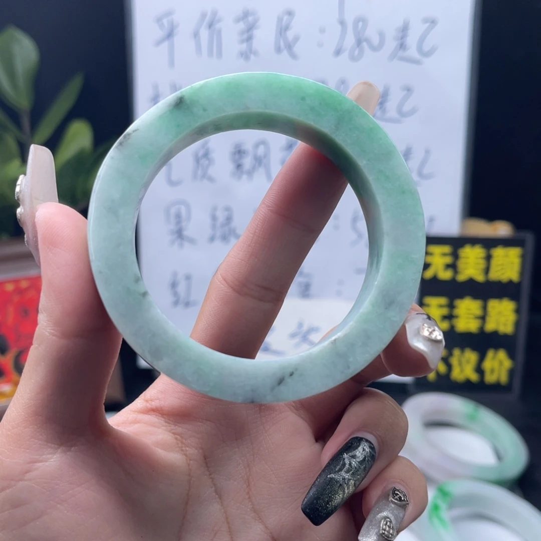 定制翡翠未镶嵌手镯