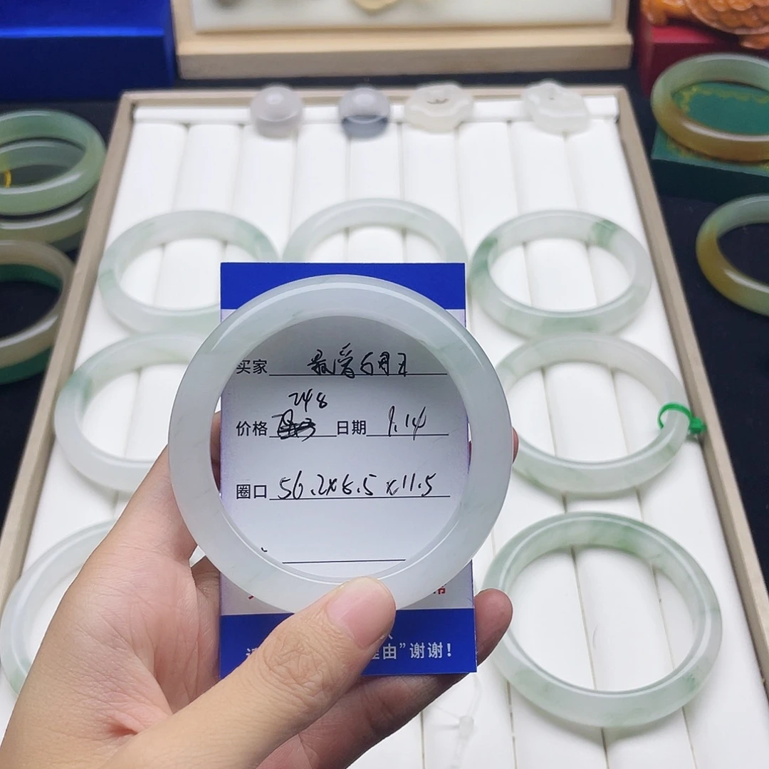 未镶嵌手镯石英岩玉