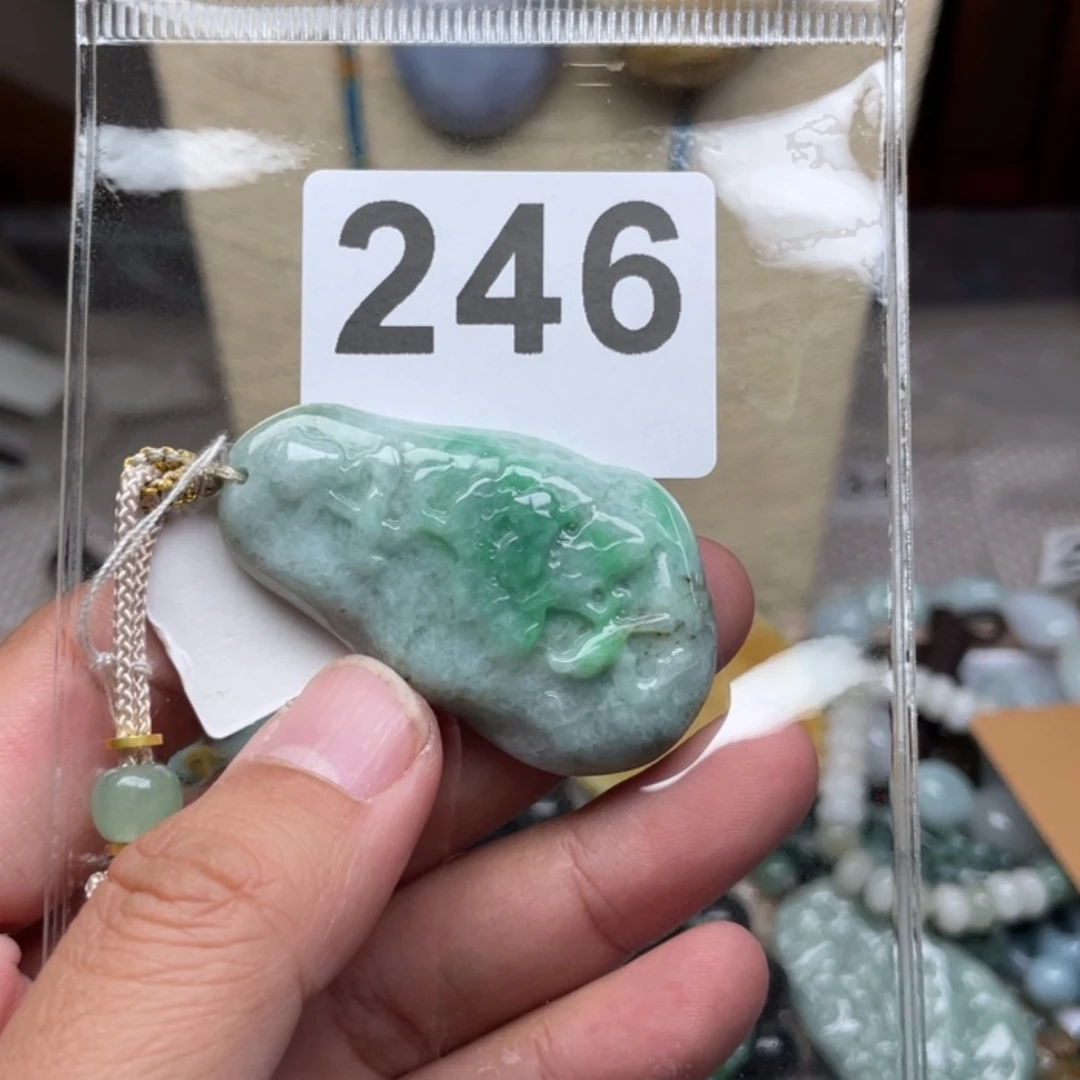 【闪购商品】翡翠颈饰未镶嵌齐**圣翡翠