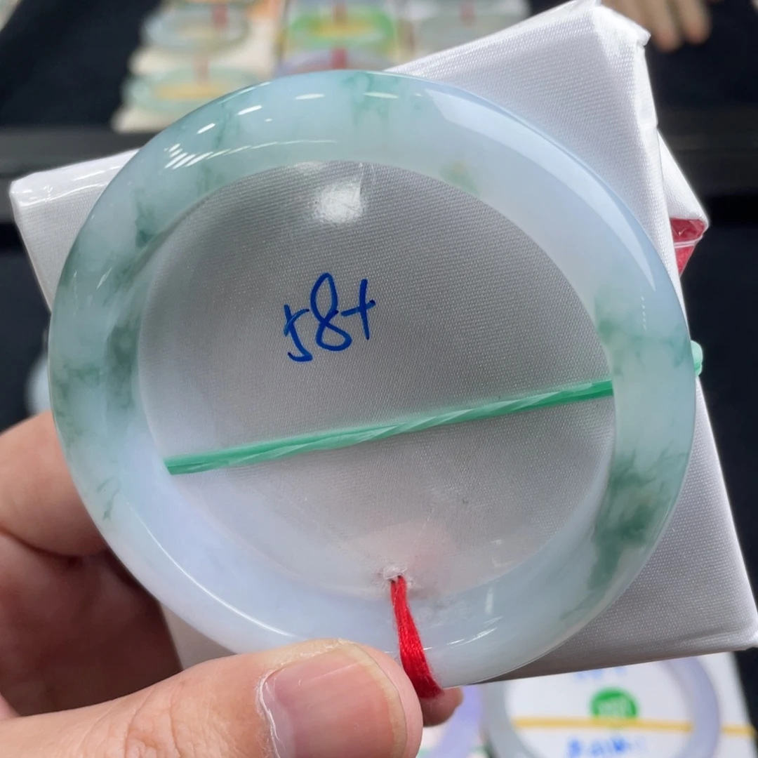 翡翠手镯未镶嵌翡翠手镯