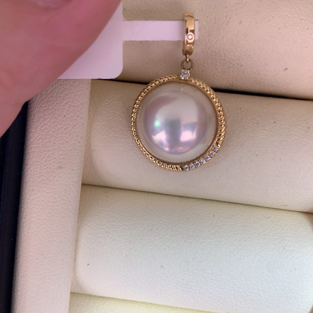 18K金镶嵌拼合珍珠（马贝珠）颈饰