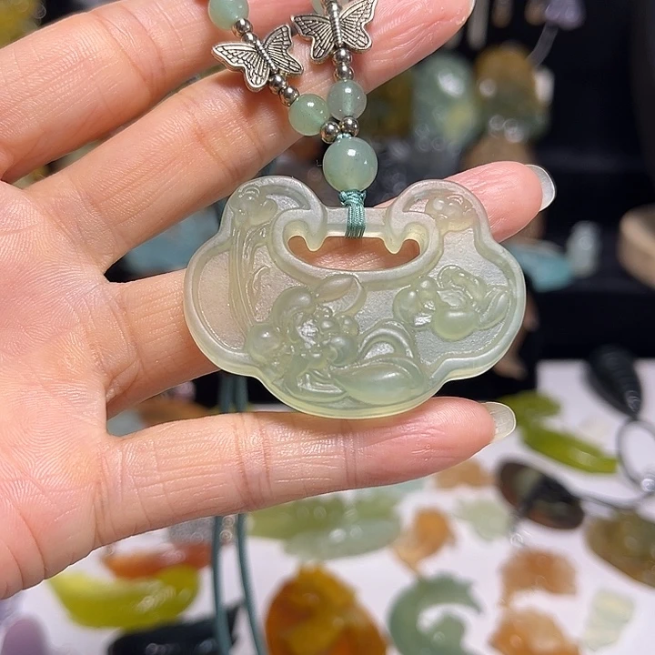 蛇纹石玉未镶嵌颈饰