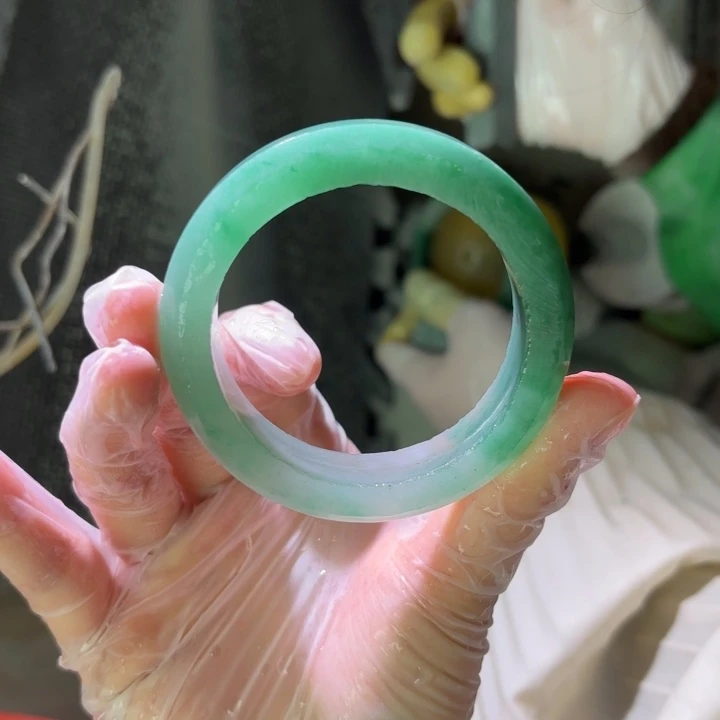 M***n石英质玉（非洲翠）未镶嵌手镯定制