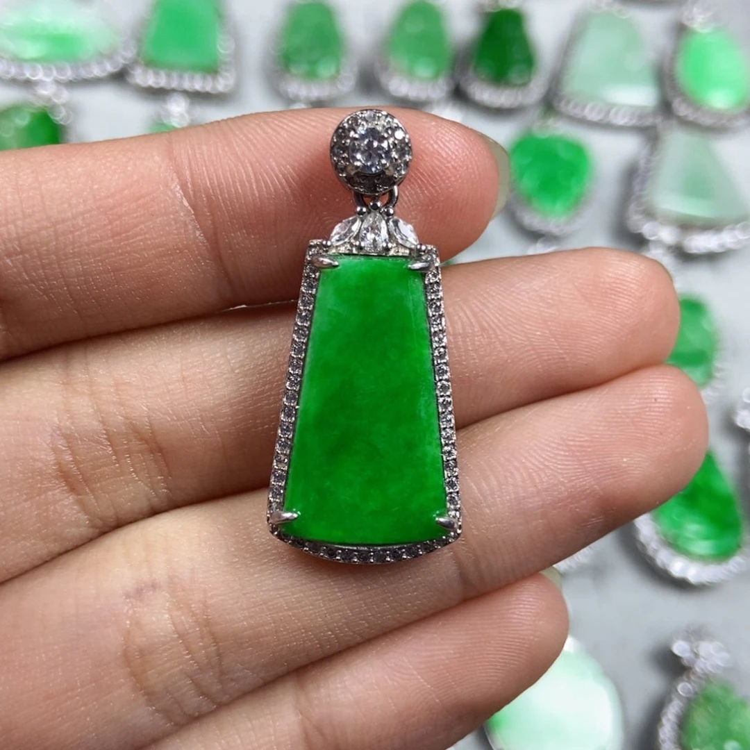 颈饰未镶嵌翡翠无事牌