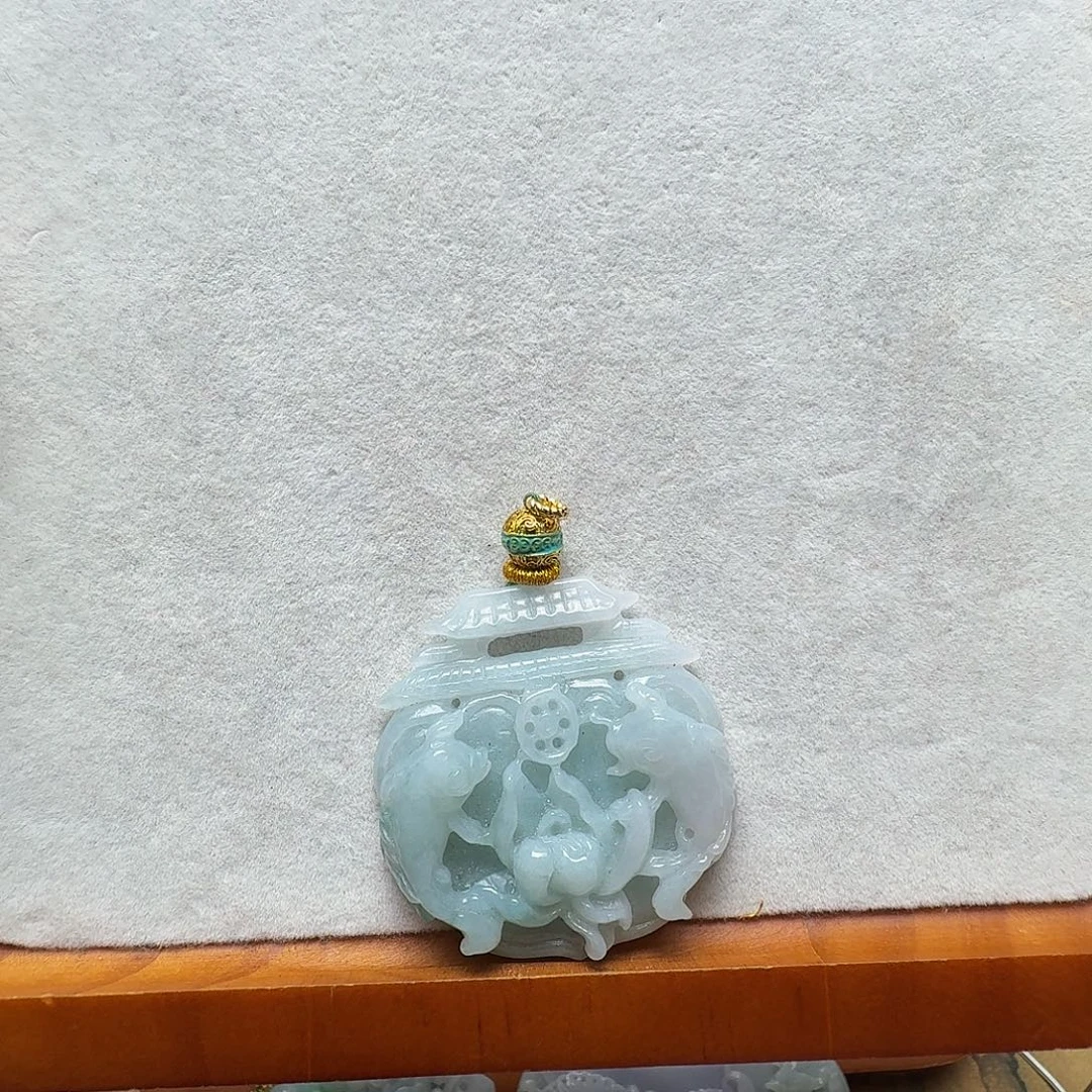 翡翠未镶嵌吊坠(赠链)