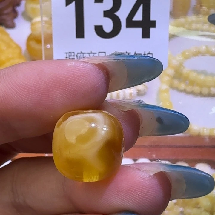 琥珀未镶嵌裸石14.2×12.7