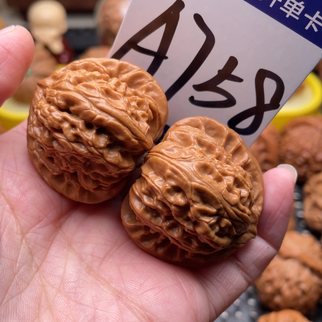 把件桃核白狮子37