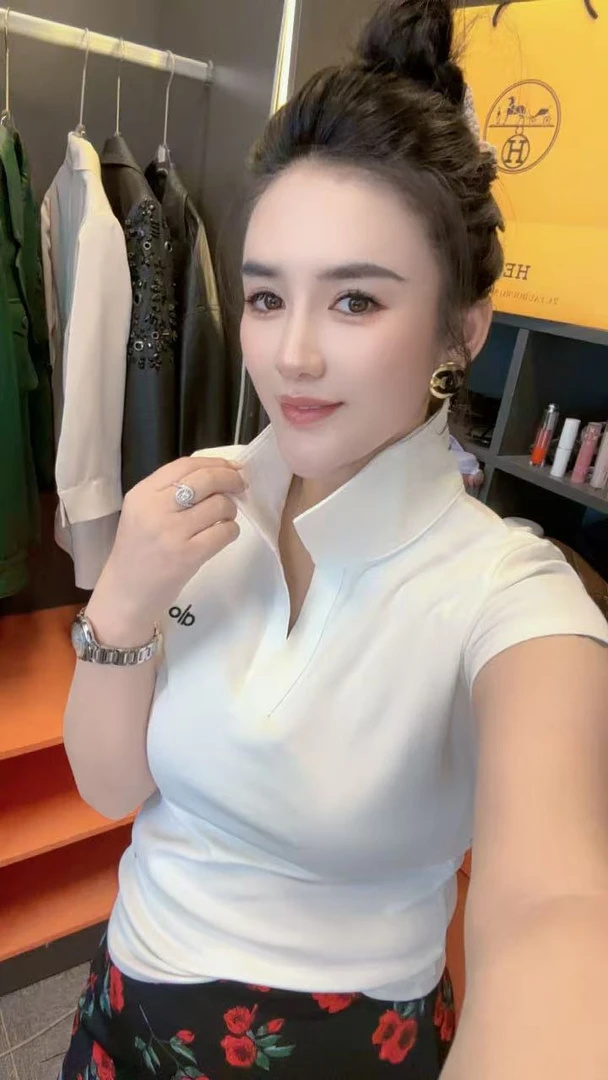 2025春夏新款刺绣韩版V领短袖修身短款显瘦T恤女潮气质时尚百搭1