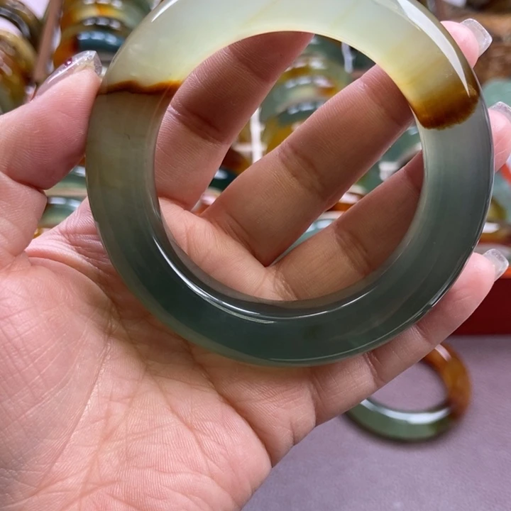 一***落蛇纹石玉未镶嵌手镯