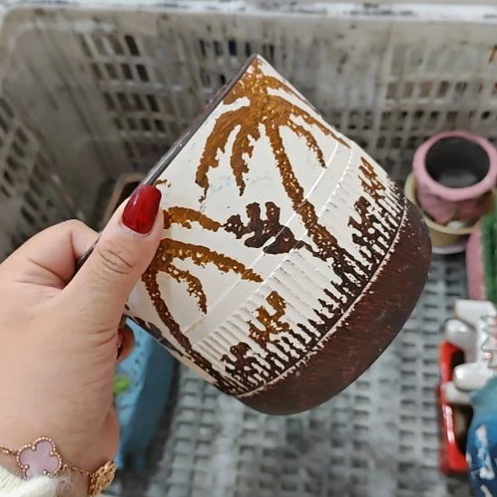 当场拍满15元发货不凑不发，花盆盆口不方不圆有针孔黑点是正常的，