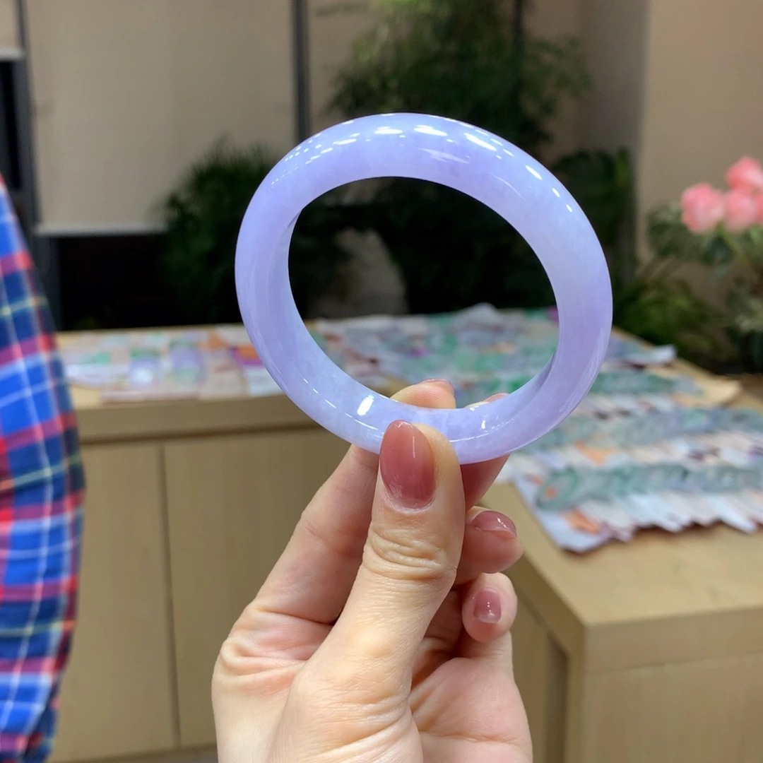 翡翠手镯未镶嵌不退不换