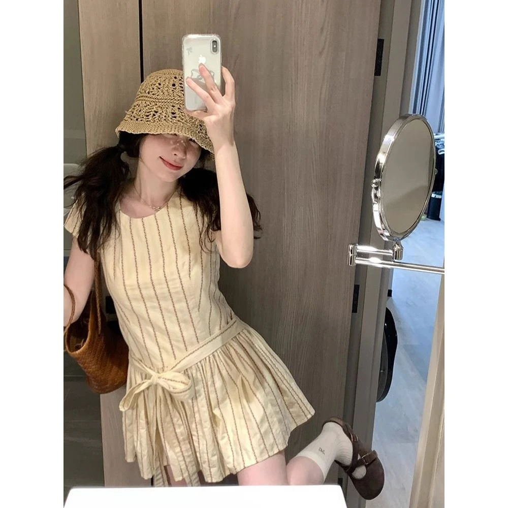 奶芙芝士 甜美清新蝴蝶结绑带低腰连衣裙女夏条纹设计感圆领短裙