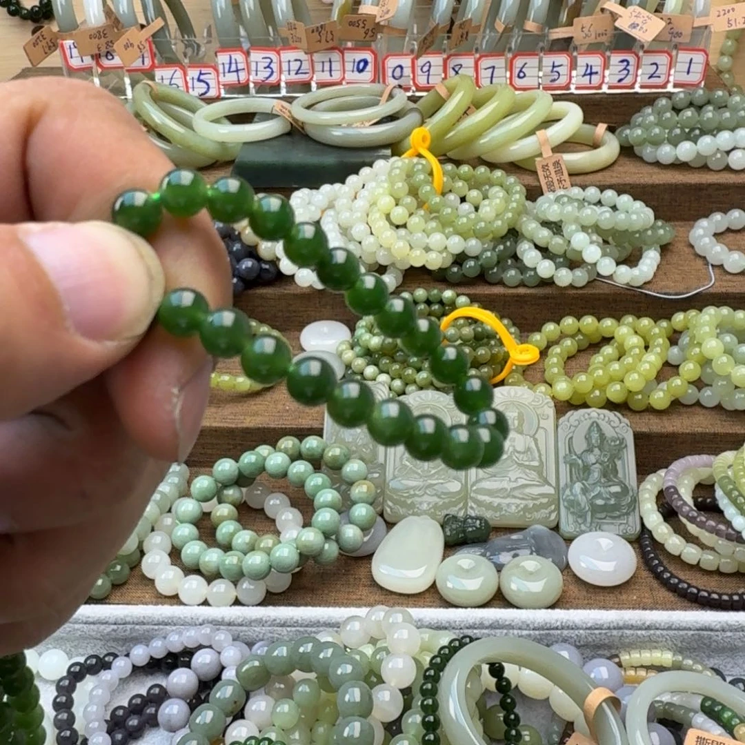 ****蕾和田玉未镶嵌手链