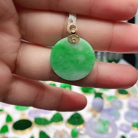 翡翠颈饰18K金镶嵌挂件