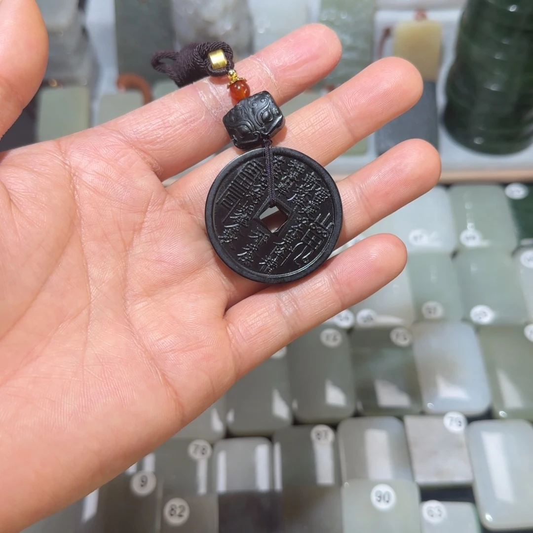 和田玉（墨玉）未镶嵌颈饰