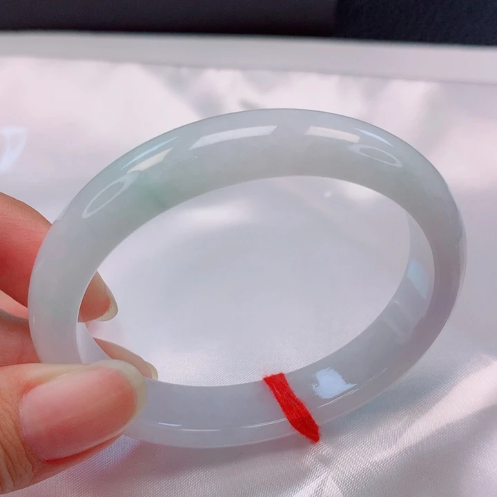 歪***余翡翠未镶嵌手镯（贵妃镯）