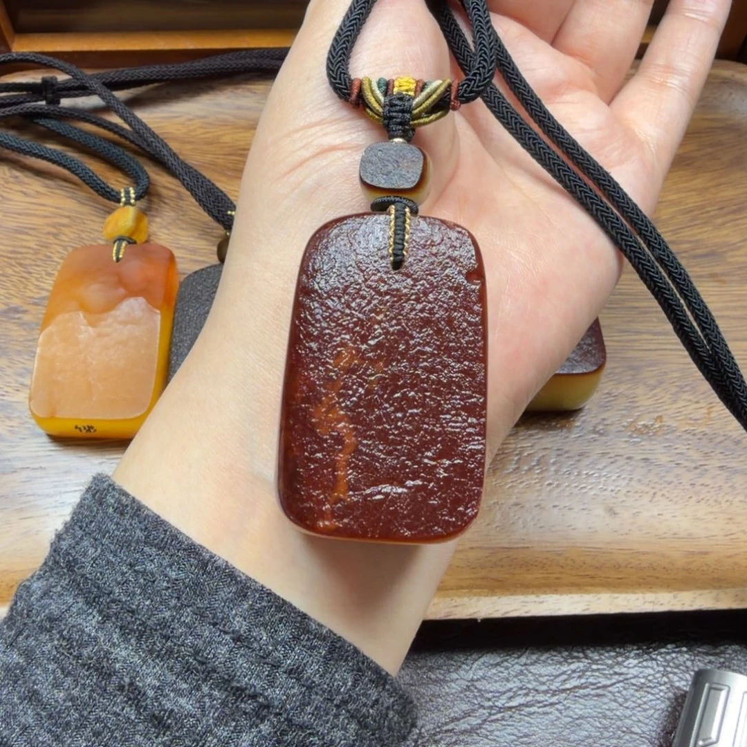 琥珀未镶嵌吊坠(赠链)