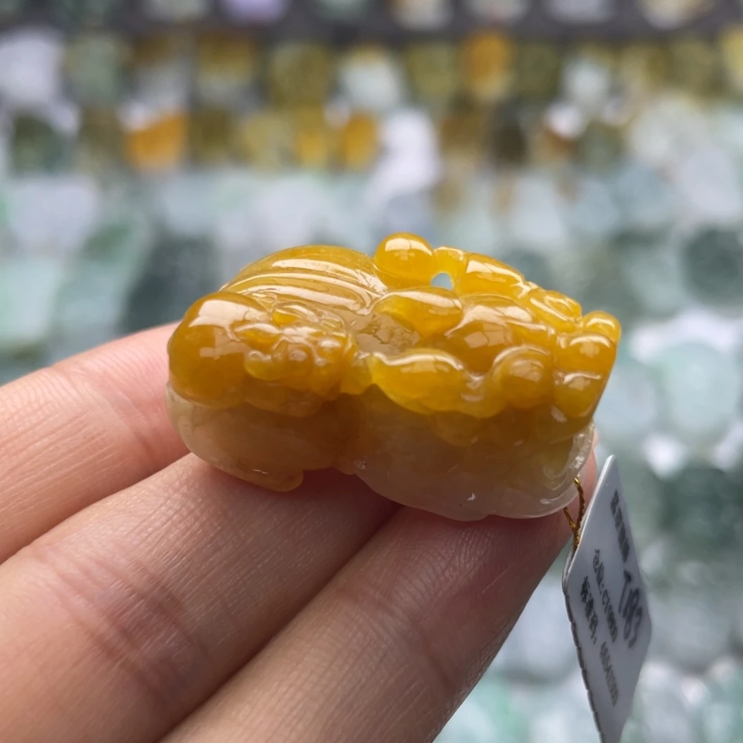 翡翠未镶嵌颈饰貔貅