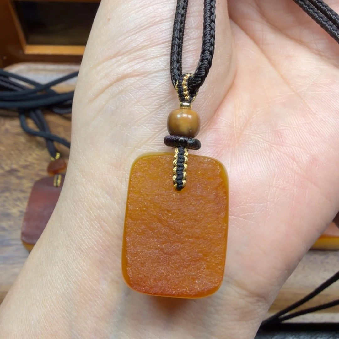 琥珀未镶嵌吊坠(赠链)