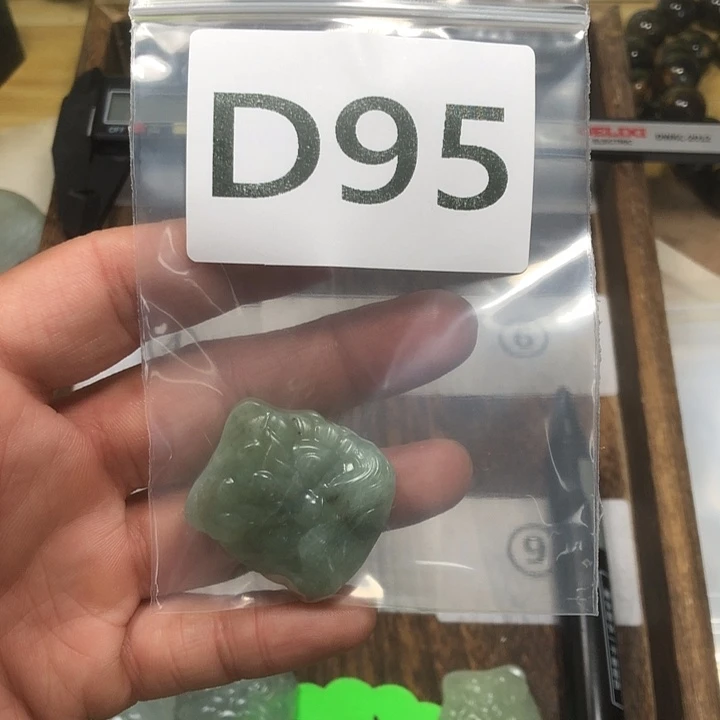 蛇纹石玉未镶嵌吊坠