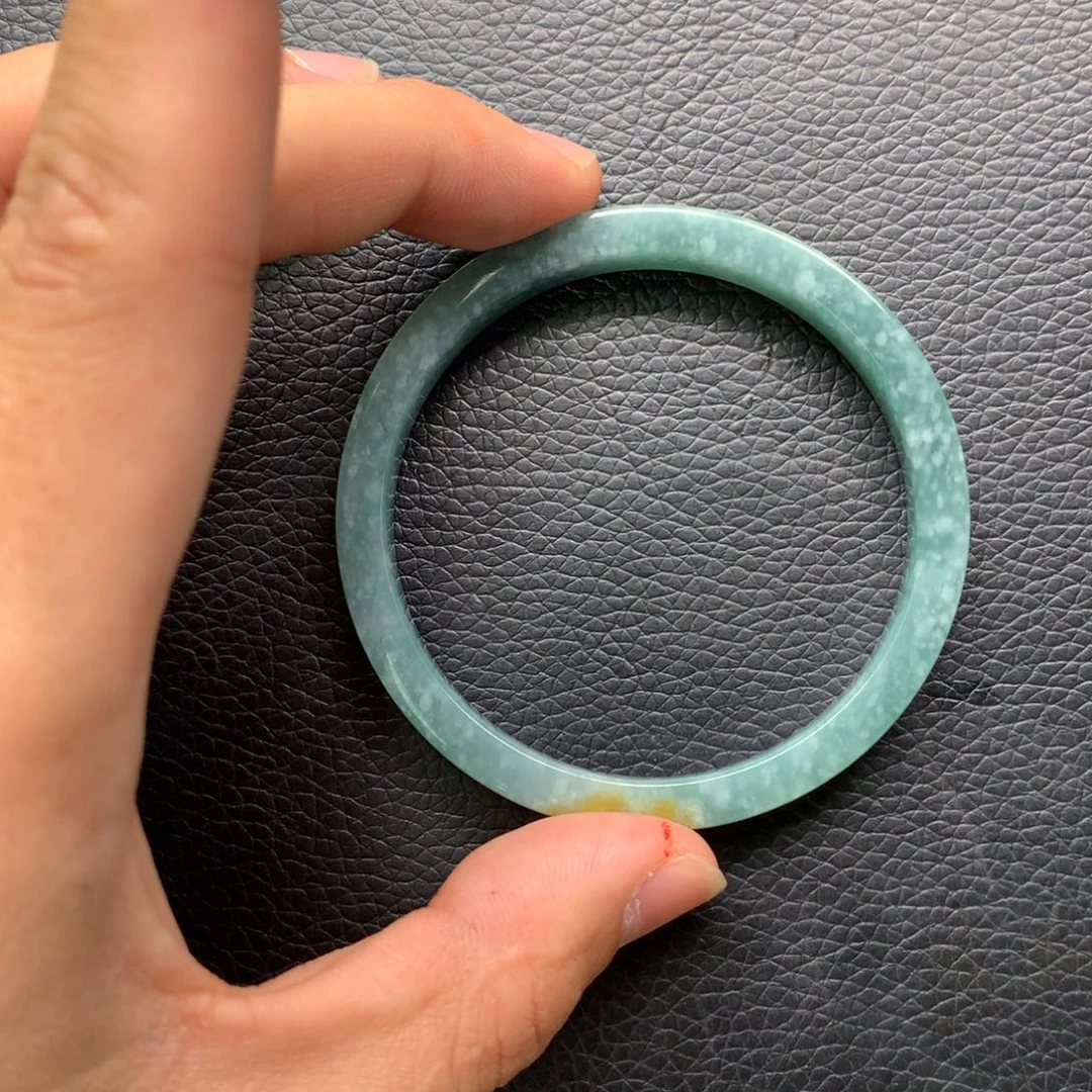 翡翠手镯未镶嵌纯天然
