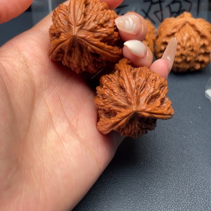 百***)吊坠文玩核桃虎头