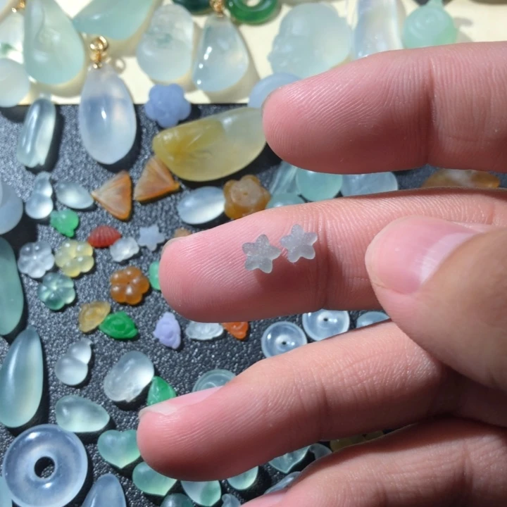 定制翡翠未镶嵌挂件