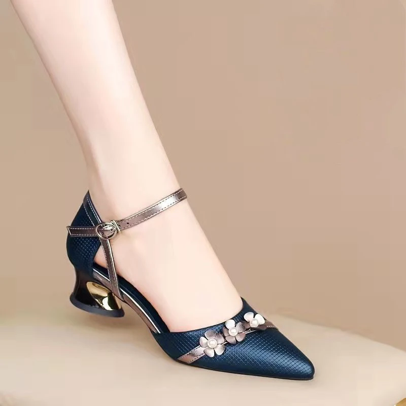 高跟凉鞋女2025年爆款夏季尖头爆款百搭粗跟仙女风软皮软底时装鞋