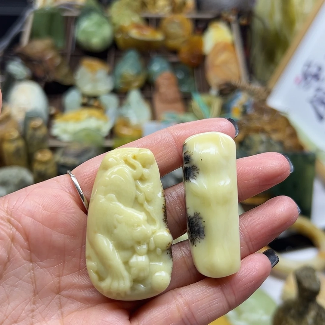 清***来未镶嵌岫玉颈饰辽阳料两个