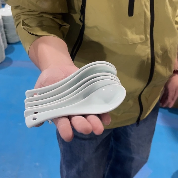 瓷片青瓷小勺六个，微瑕包邮