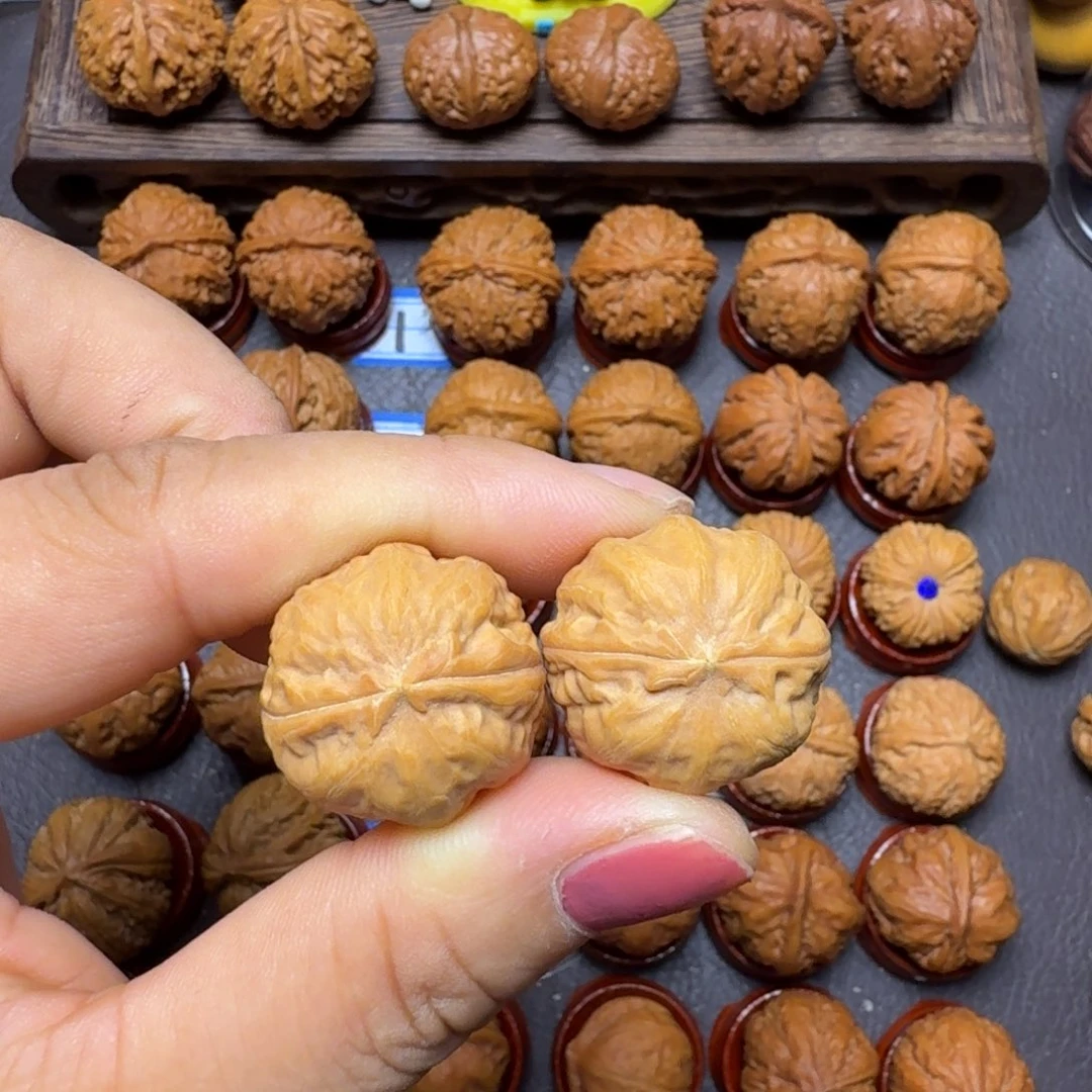 辉****文玩核桃把件23尺小南瓜