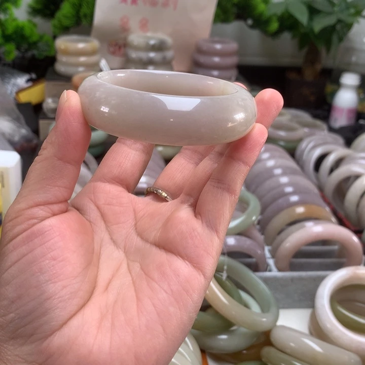 石英质玉未镶嵌手镯