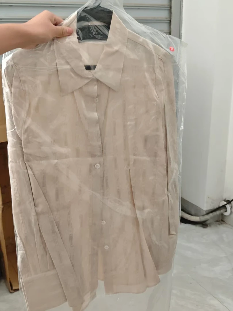 A056肉色链条衬衫