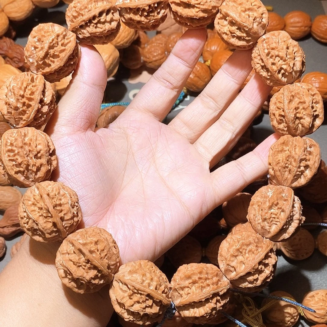 文玩核桃吊坠29尺大刺龙手持