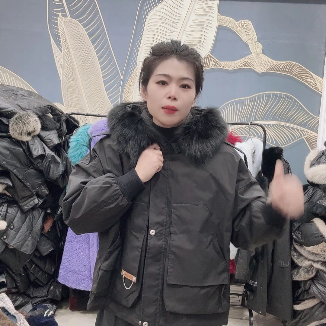 皮草搭配黑色西装