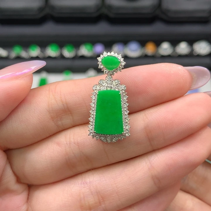 翡翠吊坠(不含链)18K金镶嵌