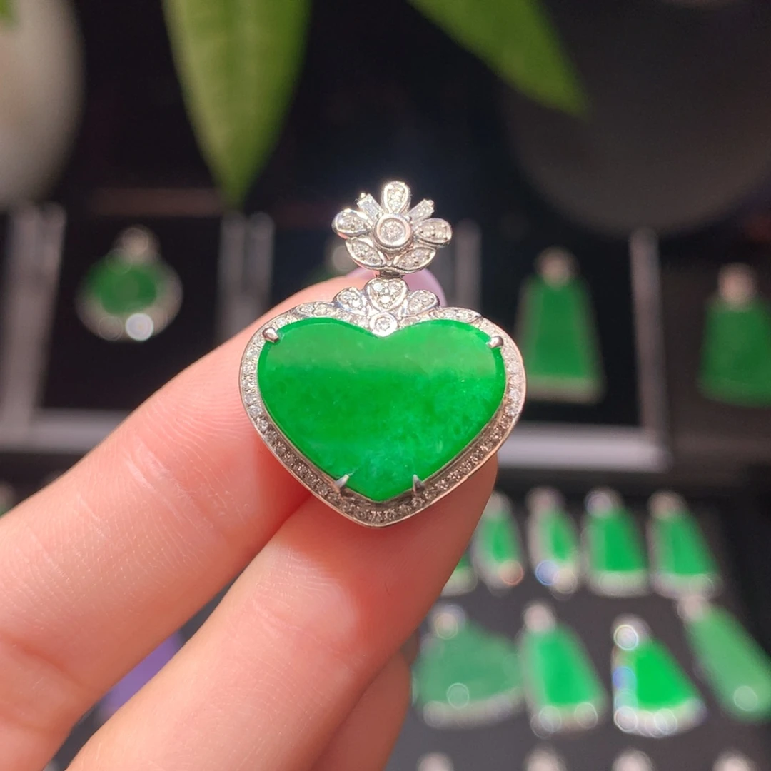 翡翠颈饰18K金镶嵌翡翠