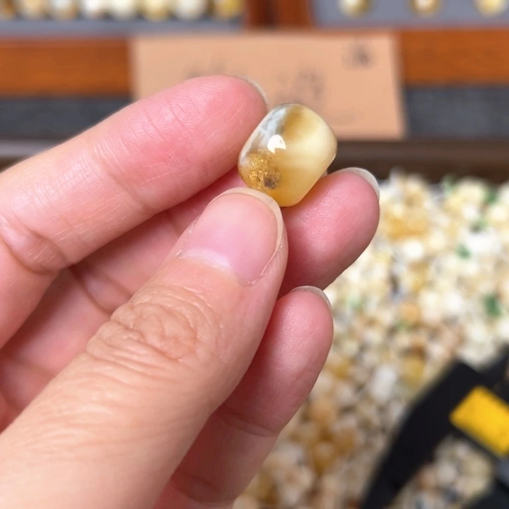 蜜蜡未镶嵌裸石14.3mm一个