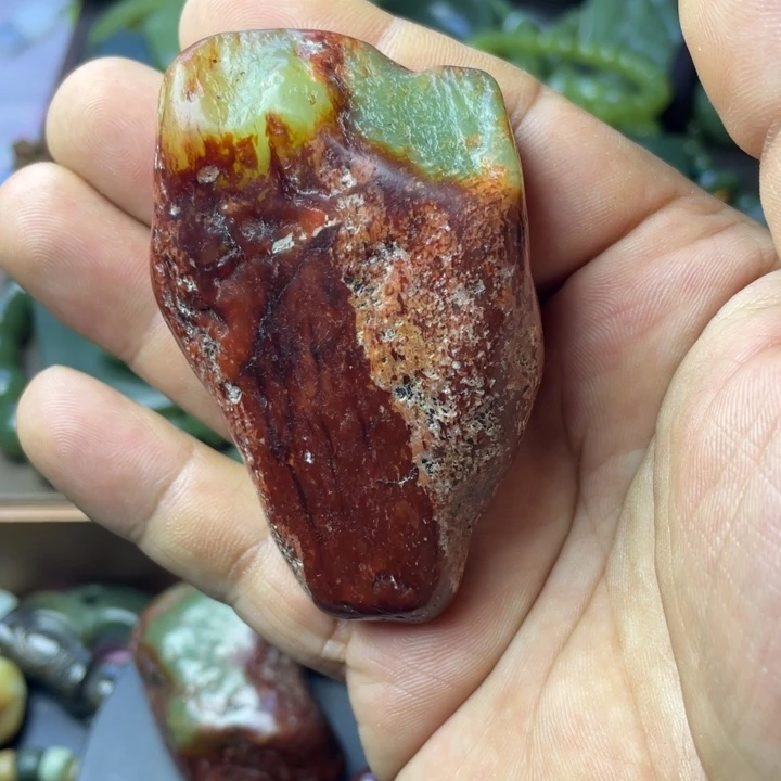 颈饰未镶嵌岫岩老玉（透闪石质玉）