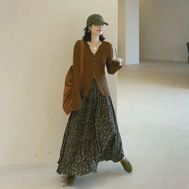2025早秋搭配一整套韩系氛围感穿搭复古棕色针织开衫半身裙两件套