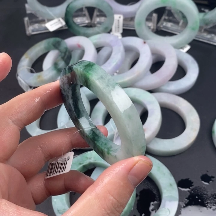 颜***理定制翡翠天然翡翠手镯，未镶嵌未镶嵌