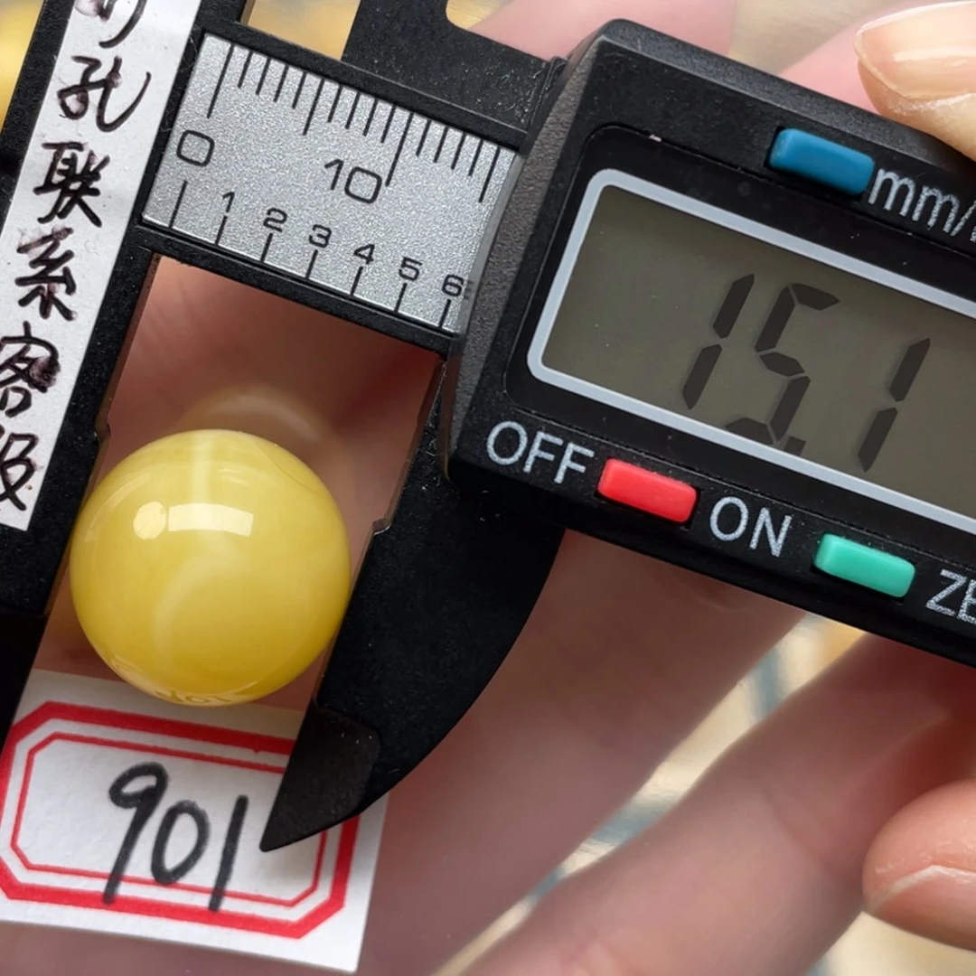 蜜蜡裸石未镶嵌鼠*弟蜜蜡