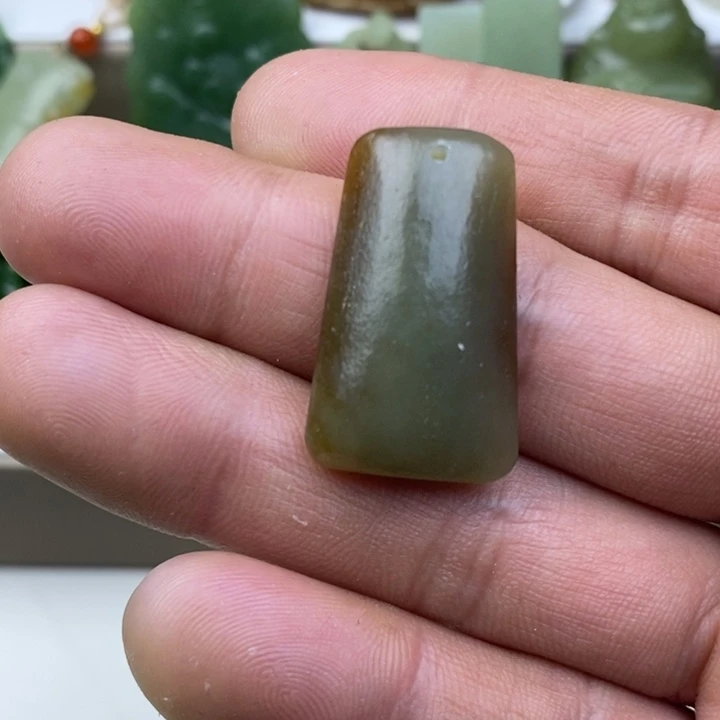 和田玉（糖玉）未镶嵌颈饰