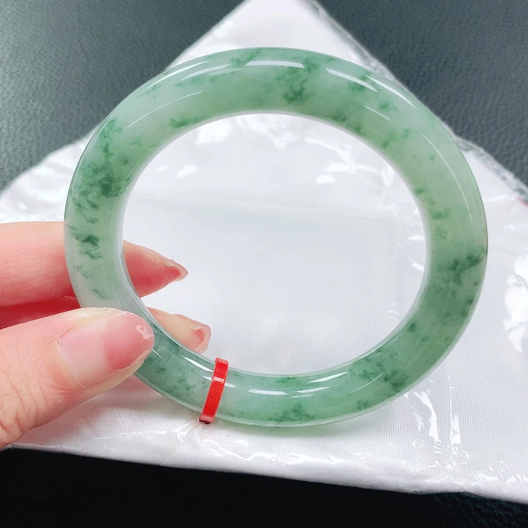 翡翠手镯未镶嵌54圈
