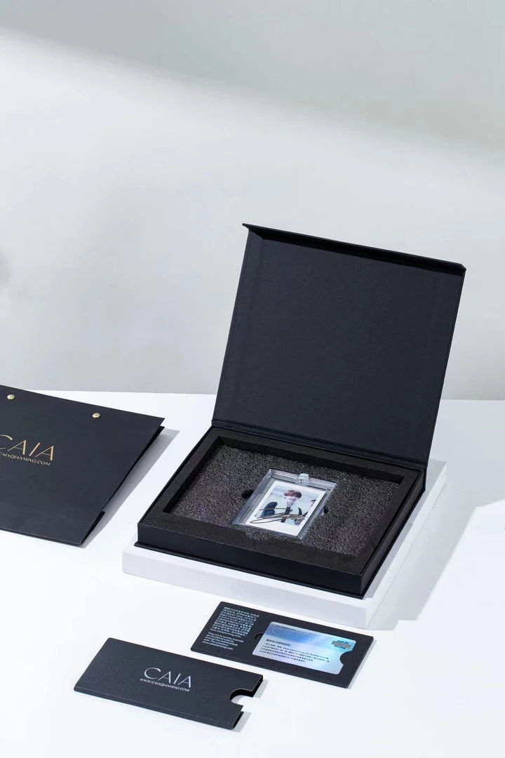 泰国娱乐系列 6寸CAIA明星物料签字盲盒