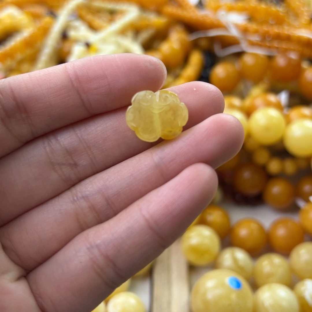 琥珀珠宝奇石未镶嵌