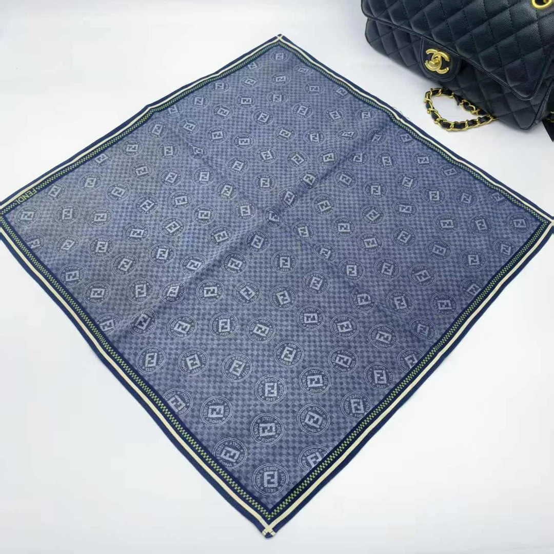 95新 FENDI/芬迪 海囤/芬迪/丝巾印花蓝色/yy08879