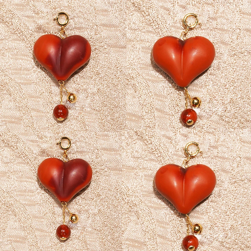 18k金南红屁桃爱心滴溜吊坠多样性发货，发一（不含链，约卡14*18mm）